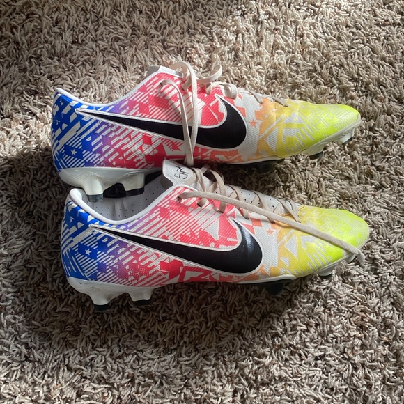 women’s cleats - Picture 5 of 6